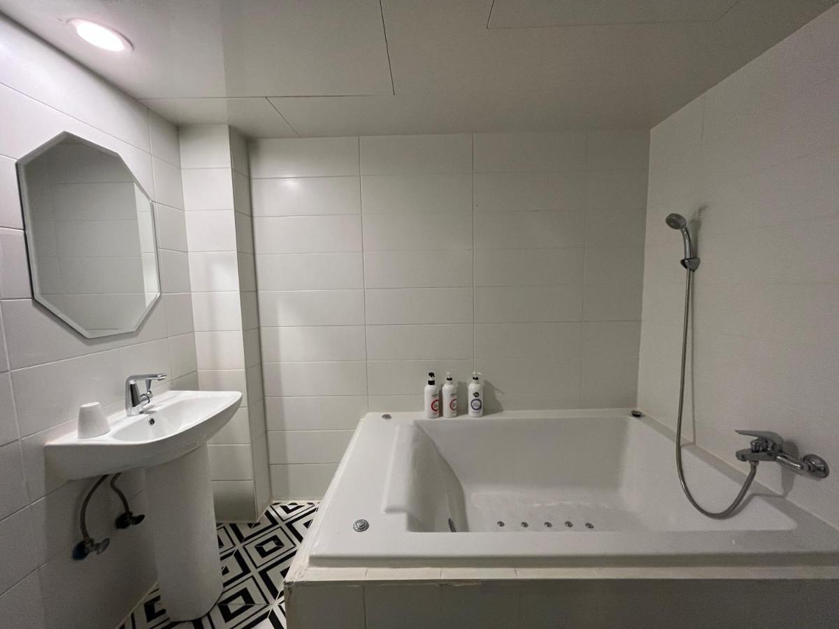 Hotel Yaja Hwajeong Station โกยาง ภายนอก รูปภาพ